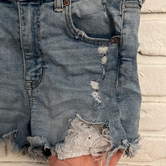 American Eagle "Curvy Hi-Rise Shortie" size 2 - Picture 4 of 10
